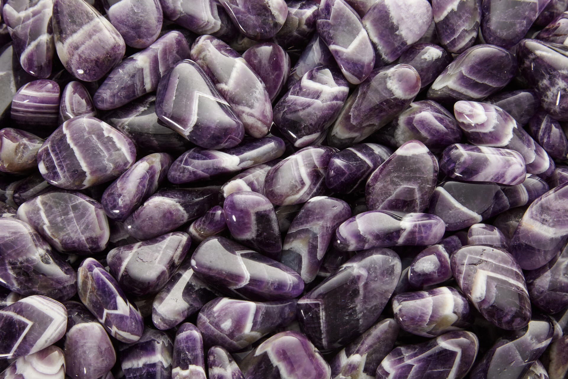 Amethyst Zebra Zambia AA | World of stones