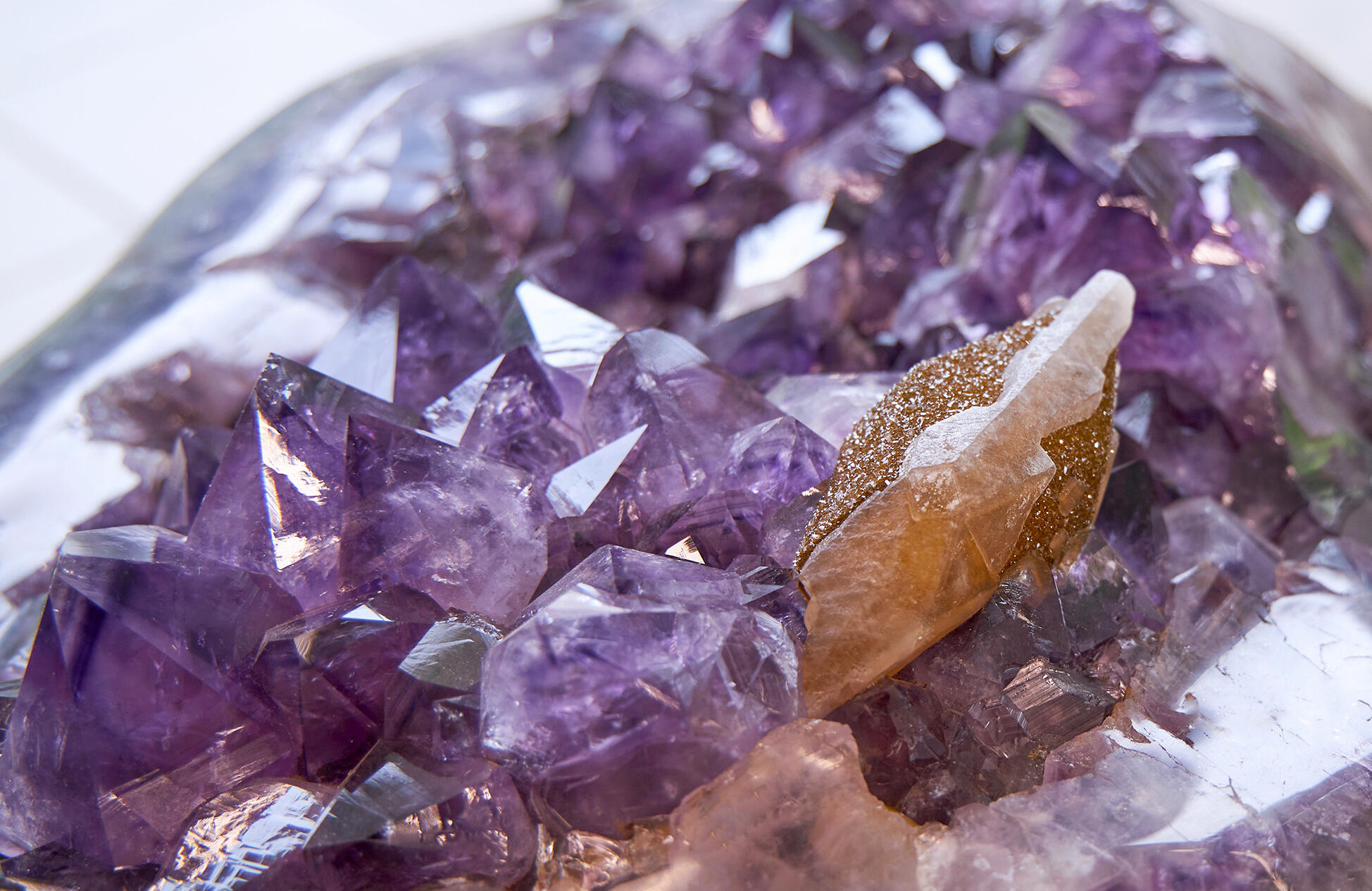 More than 30 years of experience in gemstone collecting and sales consulting.