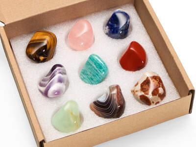 Afrika - sbírka tromlovaných kamenů